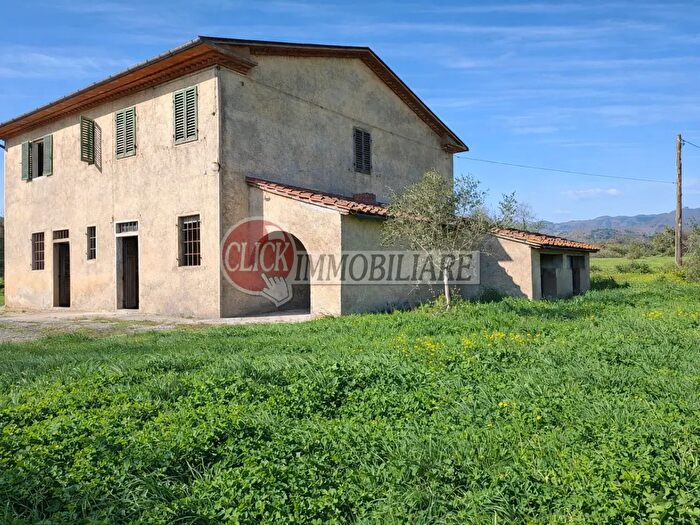 Casa con 8 locali in vendita in Borgo San Lorenzo