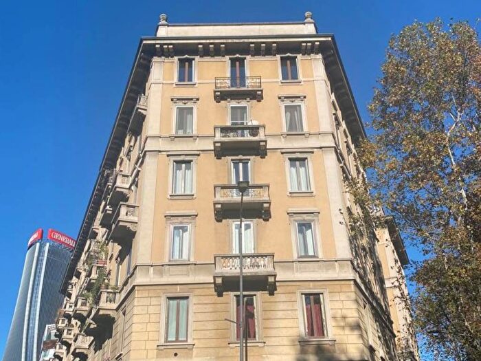 Appartamento trilocale in affitto in Viale Cassiodoro, City Life, Milano