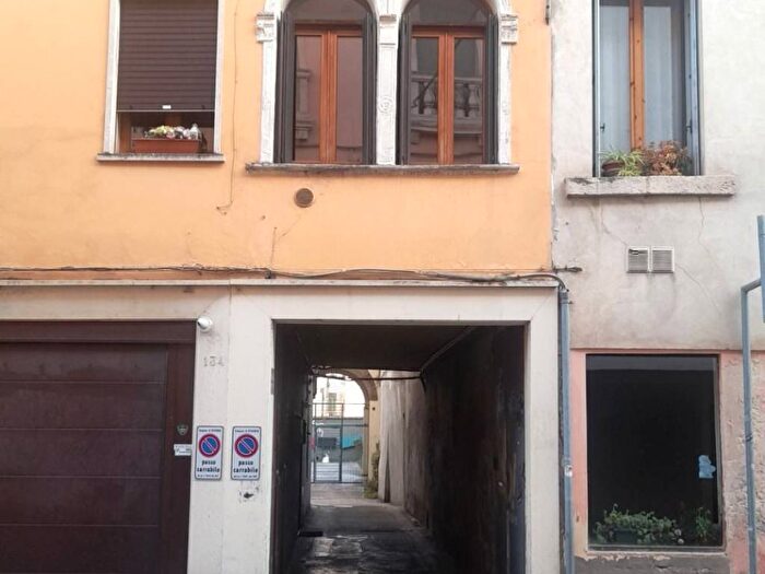 Appartamento trilocale in affitto in Contra Porta Santa Lucia, Centro Storico, Vicenza