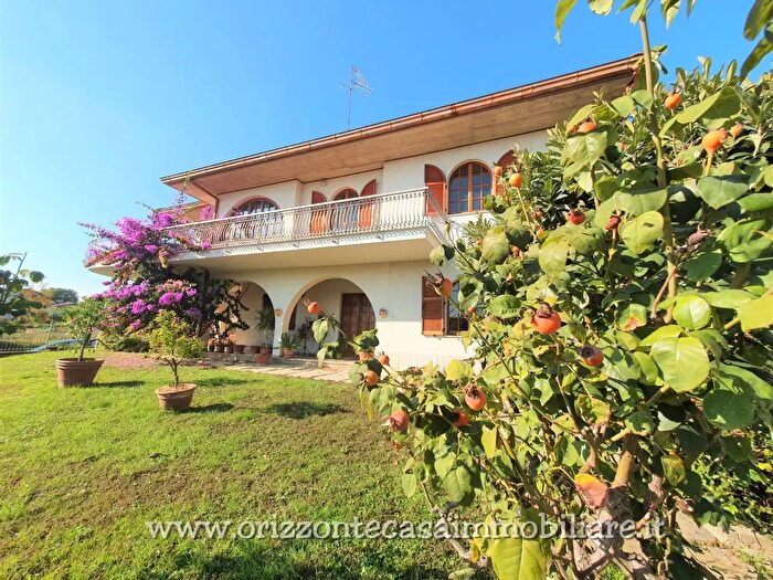 Casa con 16 locali in vendita in Via Palazzi, Spinetoli