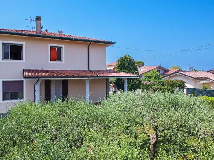 Appartamento con 5 locali in vendita in Via Ospedaletto, Mirteto, Massa