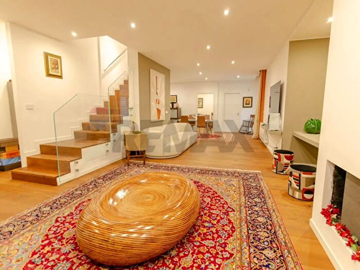 Casa con 10 locali in vendita in Corso Alcide De Gasperi e, Bari