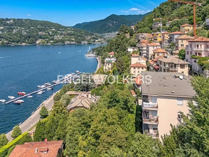 Appartamento trilocale in vendita in Via Madonnetta, Como
