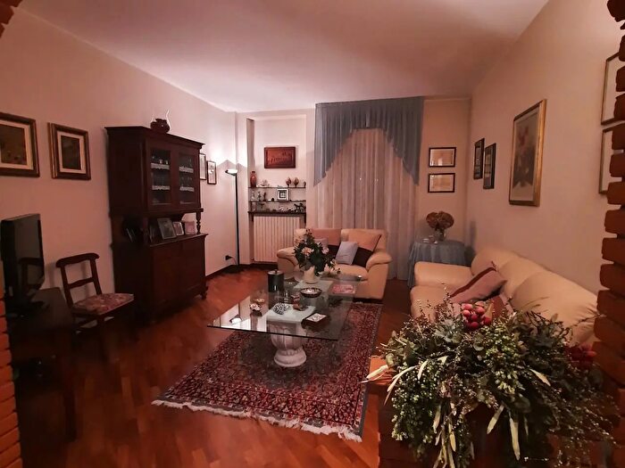 Appartamento con 6 locali in vendita in Piacenza