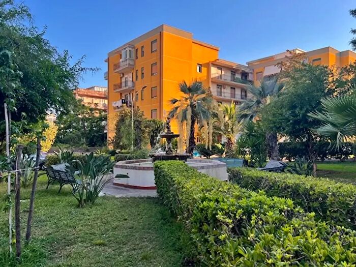 Appartamento quadrilocale in vendita in Via Fasano, Catania
