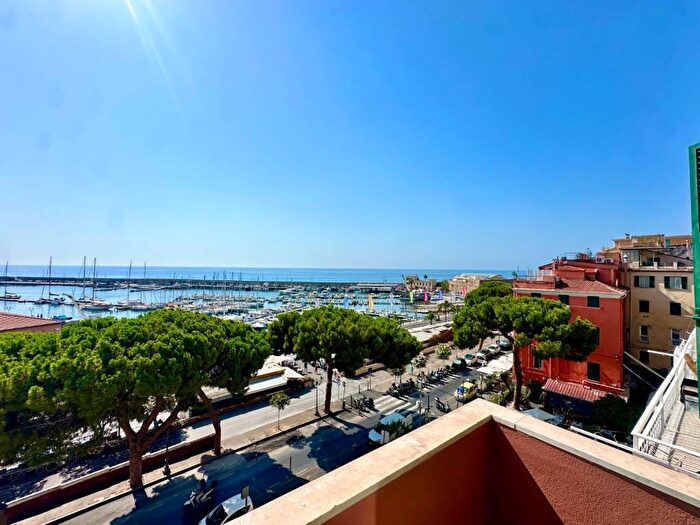 Appartamento con 5 locali in affitto in Piazza Sardi, Porto Vecchio, Sanremo