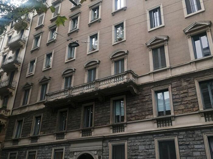 Appartamento con 6 locali in affitto in Viale Premuda, Piave Tricolore, Milano