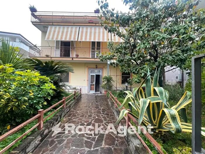 Casa con 5 locali in vendita in Via Imperia, Albanella