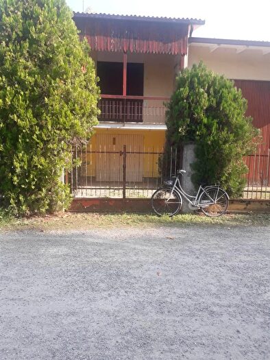 Casa con 7 locali in vendita in Novellara