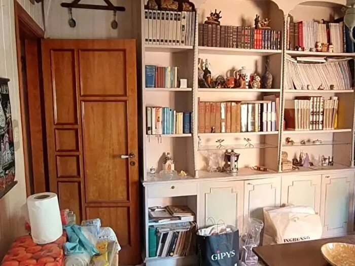 Appartamento trilocale in vendita in Via Giuseppe Arenaprimo, Messina