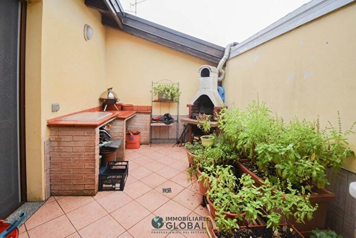 Appartamento con 6 locali in vendita in Via Maestri Rubiera, Parma