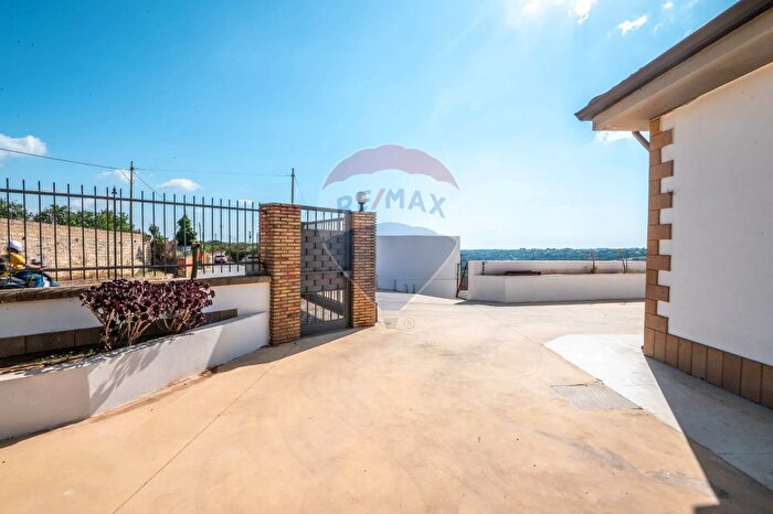 Casa con 5 locali in vendita in Via Gelone, Caltagirone