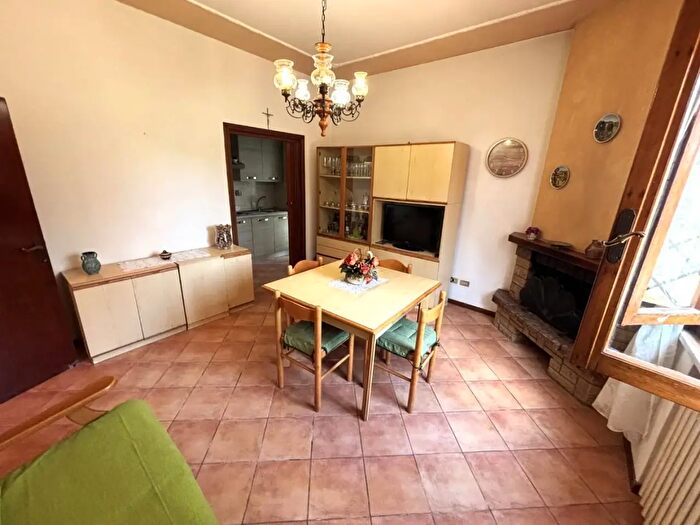 Casa con 6 locali in vendita in Cerreto Guidi