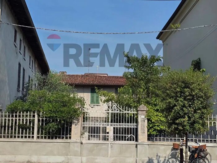 Casa con 8 locali in vendita in Via Roma, Roncadelle