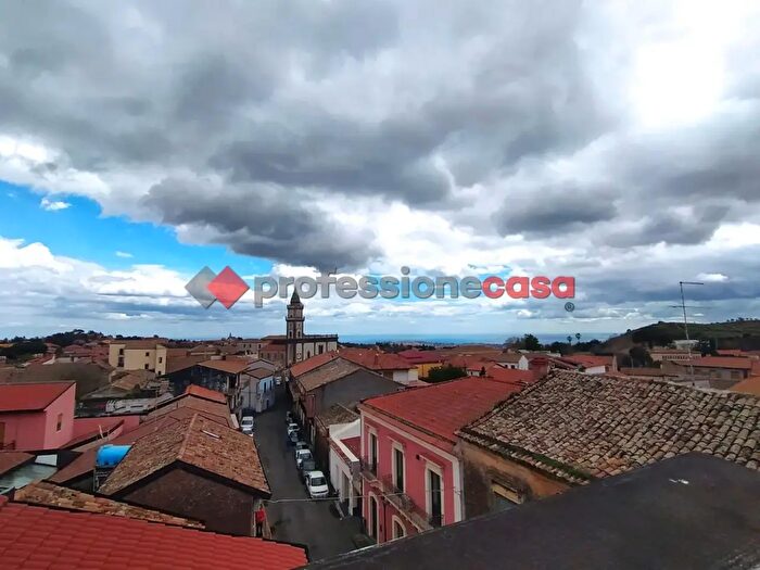 Appartamento quadrilocale in vendita in Via Roma, Pedara