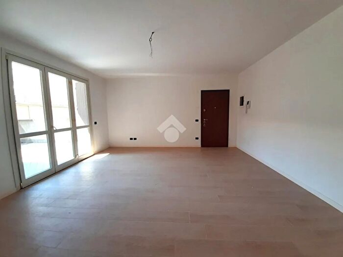 Appartamento trilocale in vendita in Via Salvioni, Bergamo