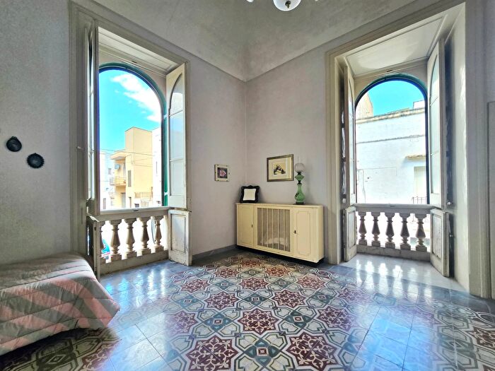 Casa con 5 locali in vendita in Via Vittorio Veneto Tuglie Le Italia, Tuglie