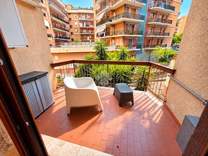 Appartamento trilocale in vendita in Corso Tardy E Benech, Savona