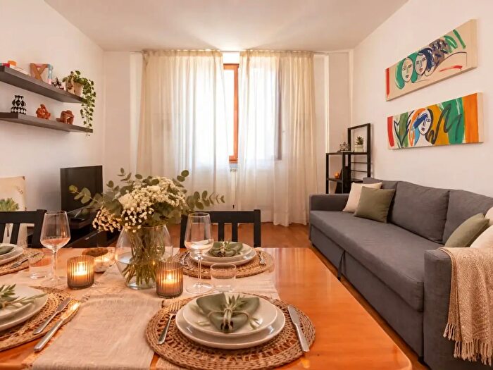 Appartamento con 5 locali in vendita in Via Leonardo da Vinci, Viareggio