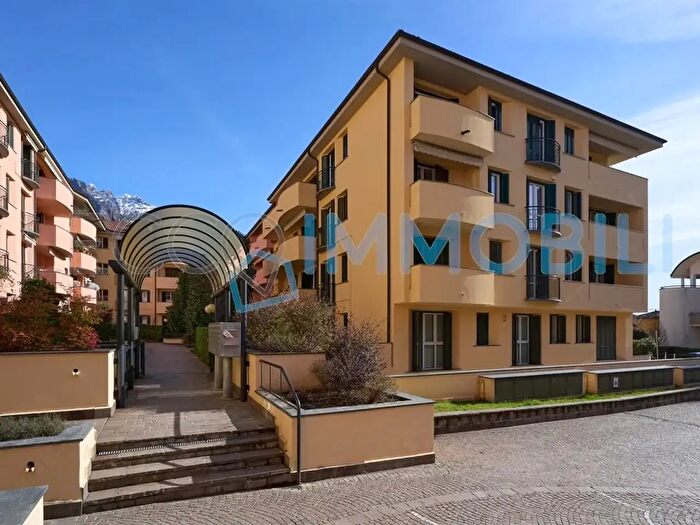 Appartamento trilocale in vendita in Via Solferino, Lecco