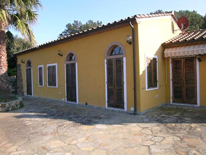 Casa con 6 locali in vendita in Capoliveri