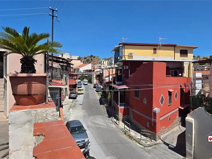 Appartamento quadrilocale in vendita in Via Gaetano Alessi, Messina