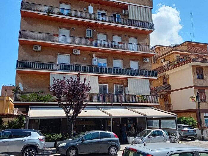 Appartamento trilocale in vendita in Via Virgilio, Pomezia Centro, Pomezia