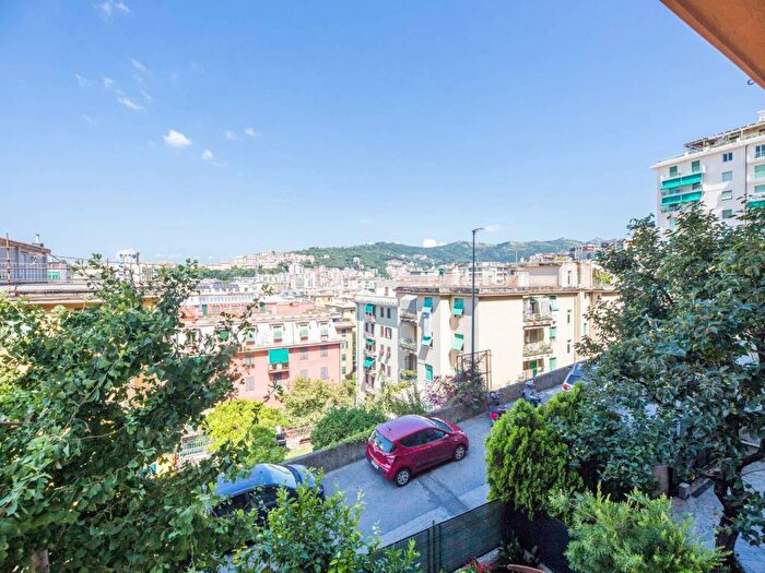 Appartamento trilocale in affitto in Via Federico Donaver, San Fruttuoso, Genova