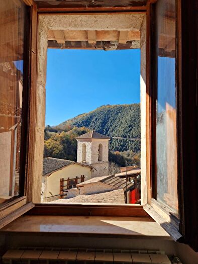 Appartamento con 5 locali in vendita in Cerreto Di Spoleto