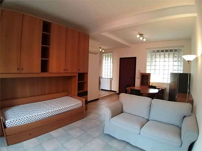 Appartamento monolocale in affitto in Viali, Modena