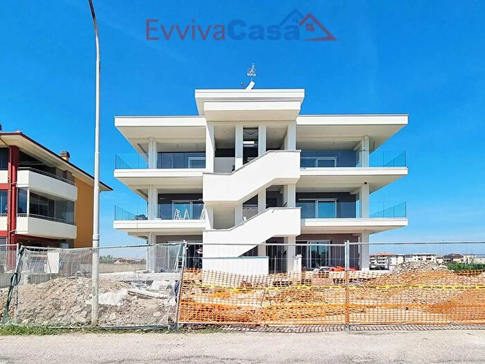 Appartamento trilocale in vendita in Via Perugino Snc, Mondolfo