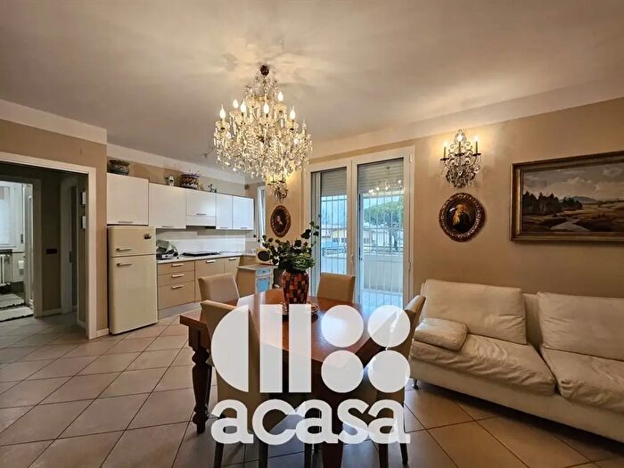 Appartamento trilocale in vendita in Via Cesare Battisti, Cesenatico