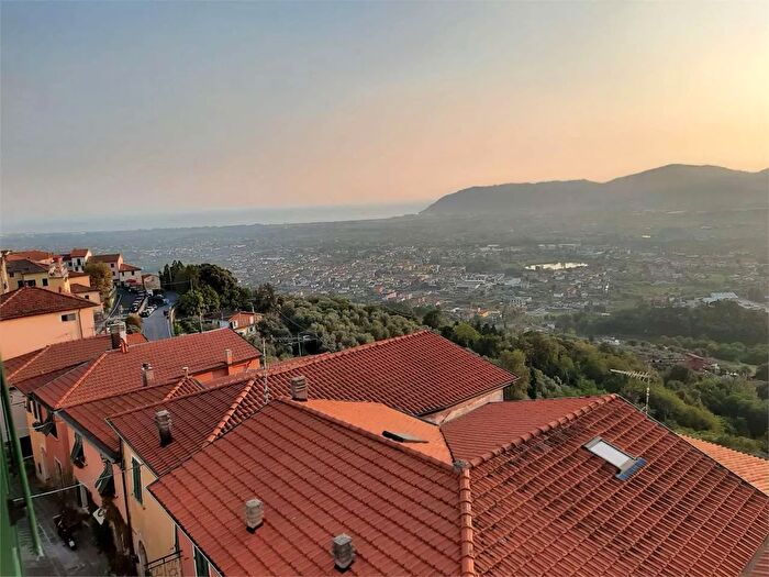 Appartamento quadrilocale in affitto in Castelnuovo Magra