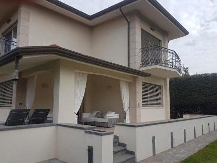 Casa con 5 locali in affitto in Forte Dei Marmi