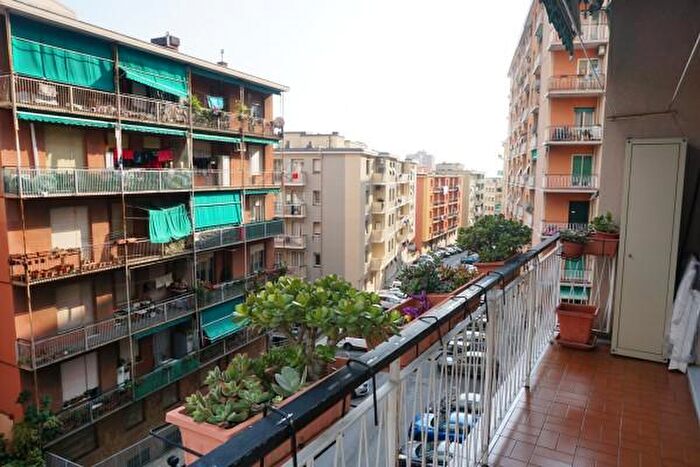 Appartamento trilocale in vendita in Via Generale Manfredo Fanti, Genova