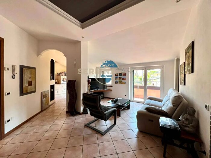 Appartamento trilocale in vendita in Via Donizetti, Pradalunga