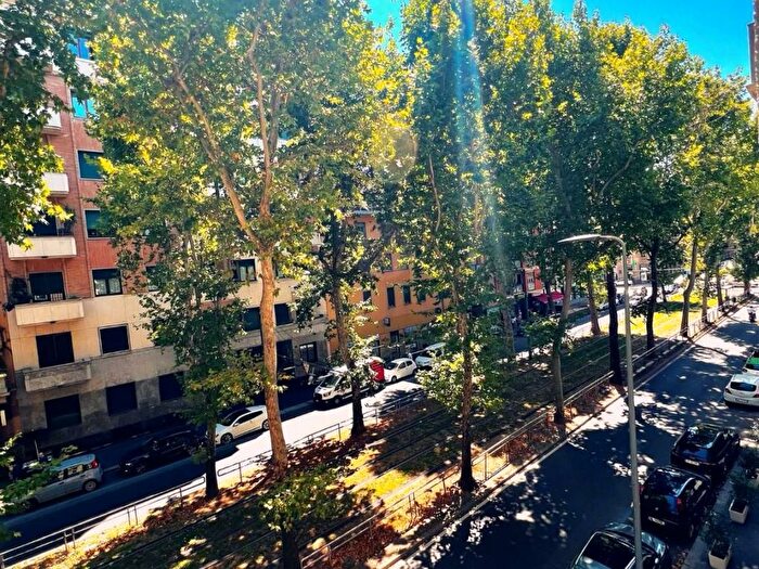 Appartamento trilocale in affitto in Via Giambellino, Giambellino, Milano