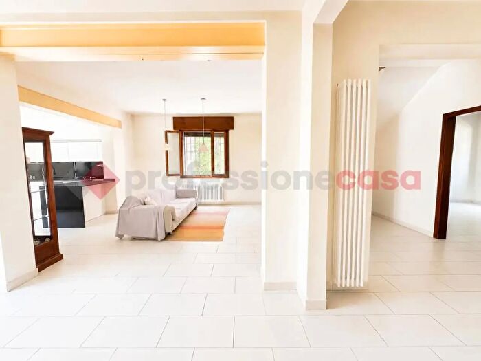 Casa trilocale in vendita in Via Roma Snc, Vescovana