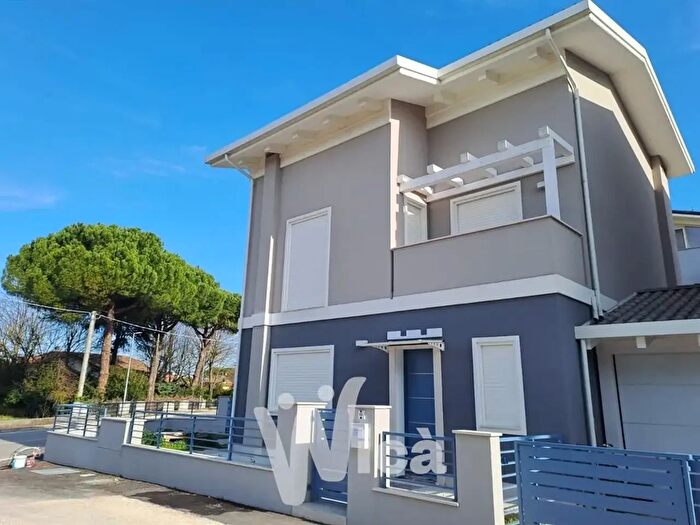 Casa con 6 locali in vendita in Cesenatico