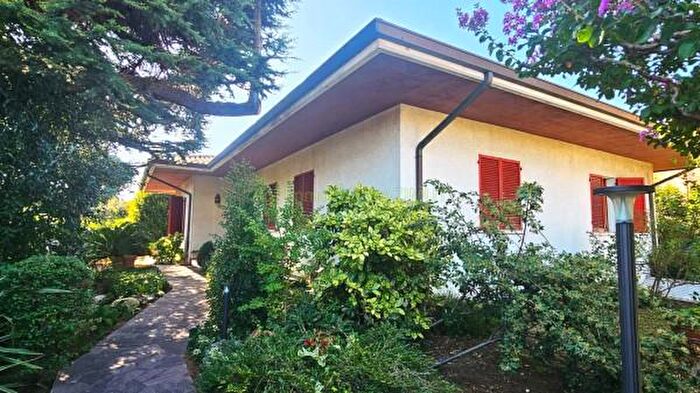 Casa con 6 locali in vendita in Via Sandro Pertini, Fano