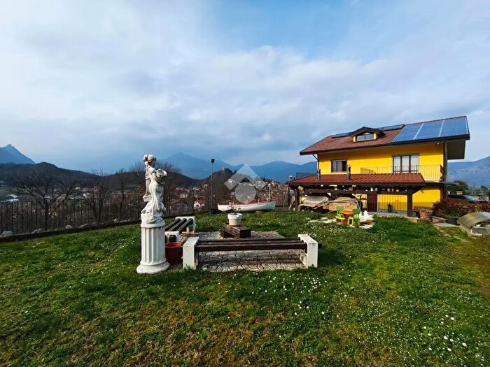 Casa con 12 locali in vendita in Via M Cuneo, Avigliana