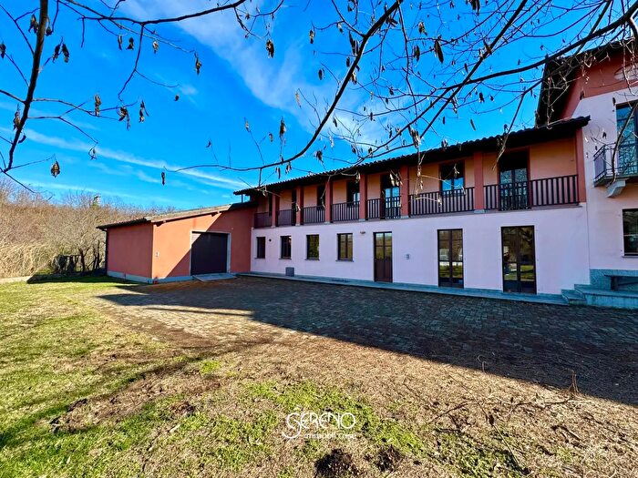 Casa con 6 locali in vendita in Via Basse San Sebastiano, Cuneo