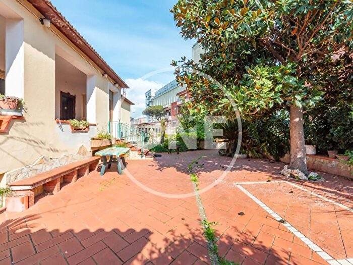 Casa con 7 locali in vendita in Via Spoleto, Pomezia