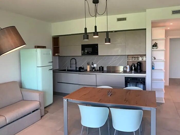 Appartamento trilocale in affitto in Via Pasolini, Milano