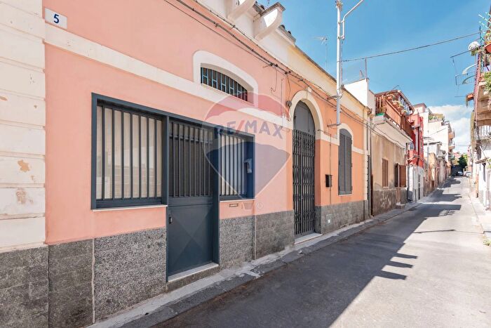 Casa trilocale in vendita in Via Ogliastro, Catania