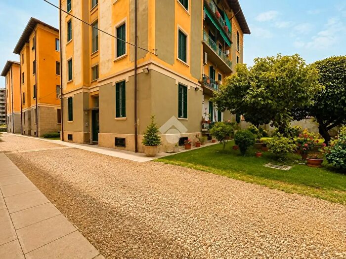 Appartamento trilocale in vendita in Viale Puglie, Milano