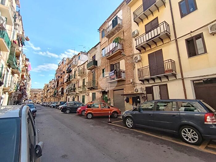 Appartamento trilocale in vendita in Via Pietro Colletta, Palermo