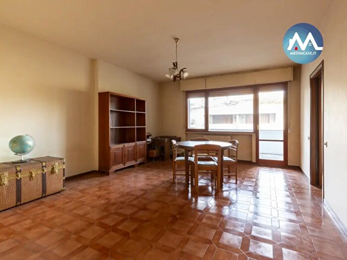 Appartamento trilocale in vendita in Via Basento, Pesaro