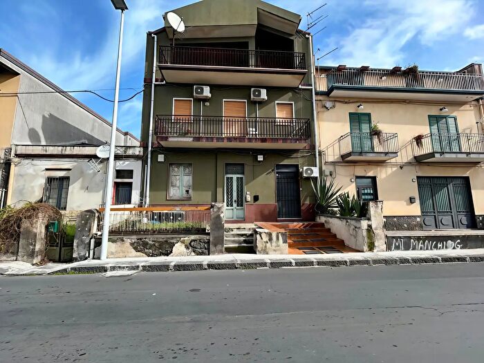 Casa con 15 locali in vendita in Via Salvatore Quasimodo, Belpasso