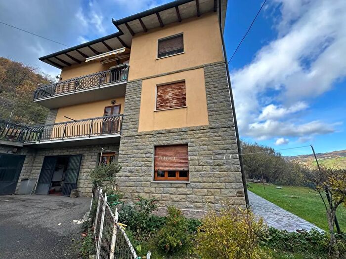 Appartamento con 6 locali in vendita in Via del Parco, Castiglione Dei Pepoli